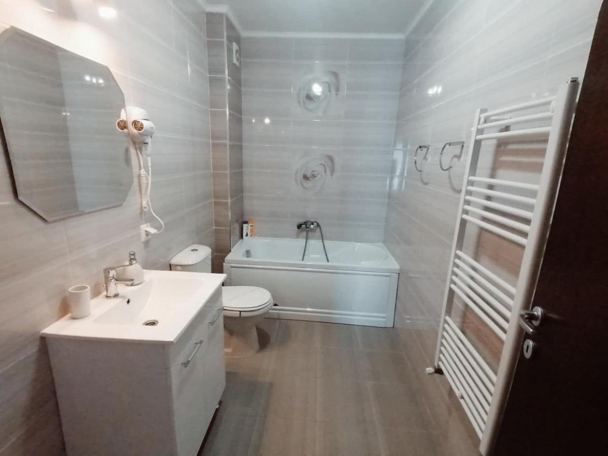 Ama Apartament Cu Terasa 50 Mp & Parcare Brașov Exterior foto